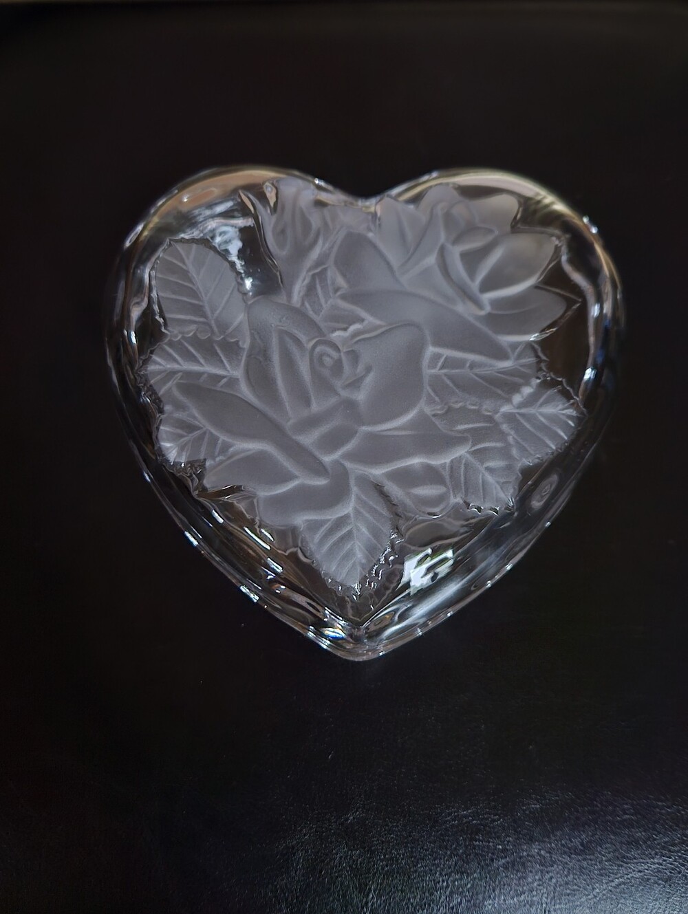 Vtg Studio Nova "Winter Rose" Heart-shaped Crystal Trinket Box w Frosted Rose